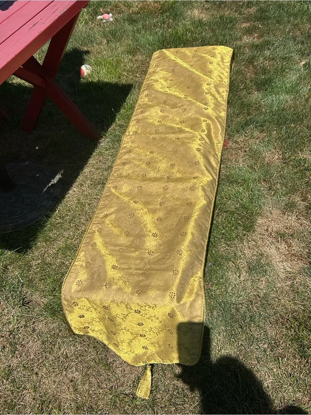 Vintage Gold Beaded Jacquard Table Runner with Tassels